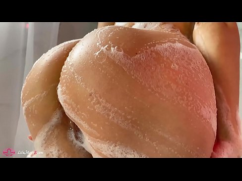 ❤️ Brunette Anapiga Pussy kwa Pussy kwa Vibrator hadi Orgasm kali katika Shower ❌